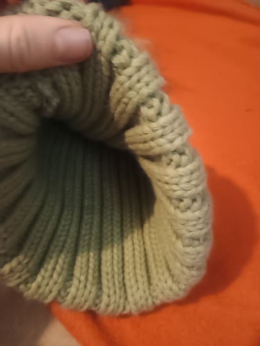 Czapka z pomponem  khaki
