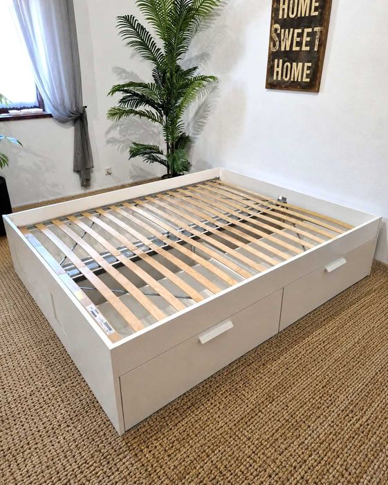 Cama Ikea com gavetas/ Poltrona / Branca/ Quarto / Movel