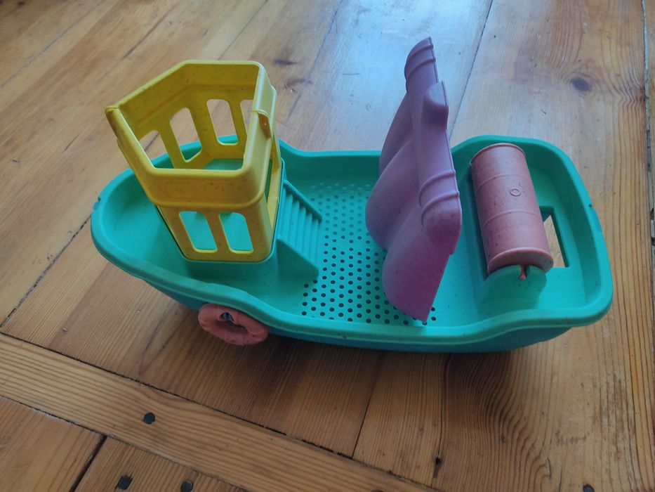 Plastikowy statek do piachu/wody