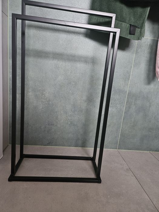 Stojak na ręczniki czarny loft wysokość 71cm-80,5 cm