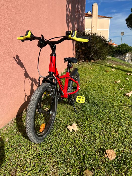Bicicleta criança Decatlhon B-TWIN 900 roda 16 +barra aprendizagem