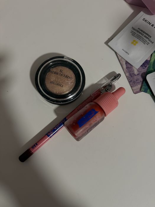 Лот косметики,пробники та вії