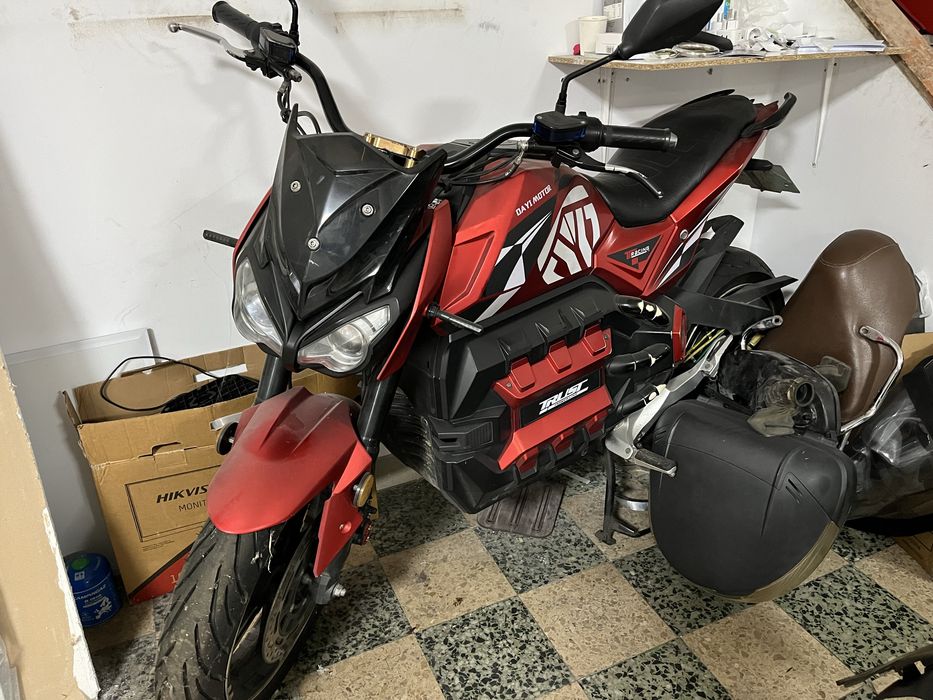 Motos diversas para peças ou recuperar