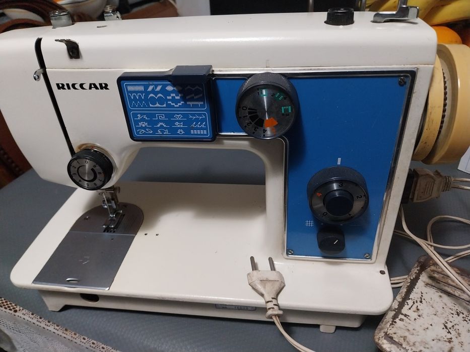 Maquina costura electrica riccar completa impecavel