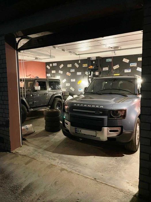 Алексеевка "Класс" продам два спаренных гаража с ремонтом "Победа-66"