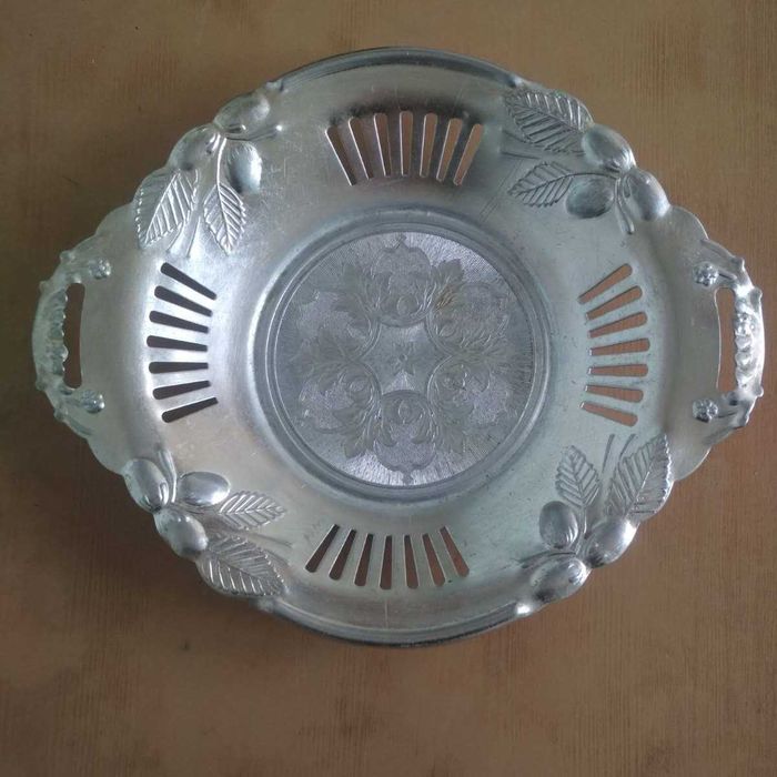 Блюдо металлическое, тарелка железная узорная СССР