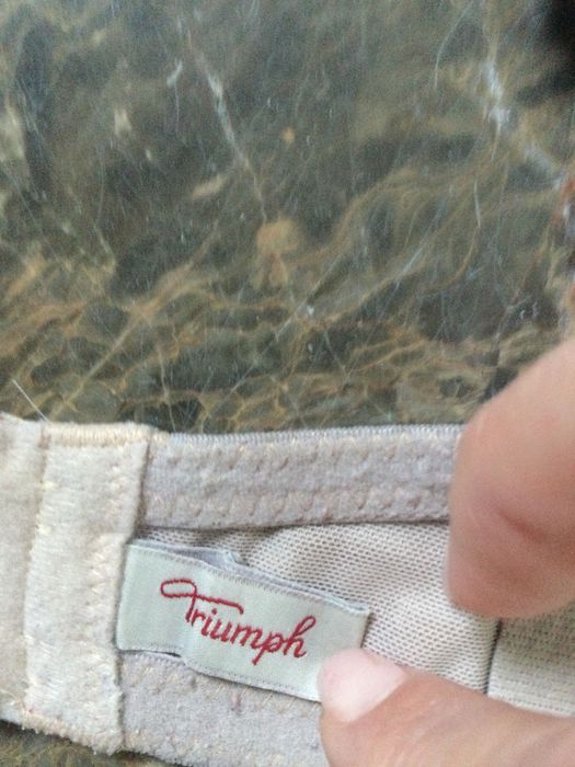 Biustonosz stanik Triumph bezowy sztywny 65F