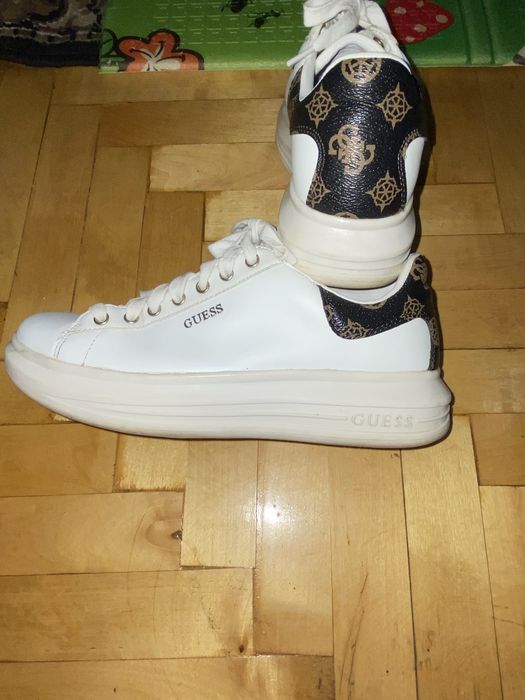 Жіночі кросівки Guess Vibo (модель FL7RNOFAL12)