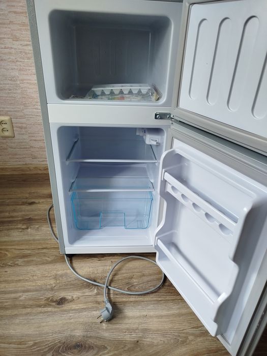 холодильник Grunhelm TRF-S86M44-S двокамерний  86 літрів сірий