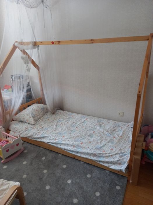 Cama completa com dossel ofereço