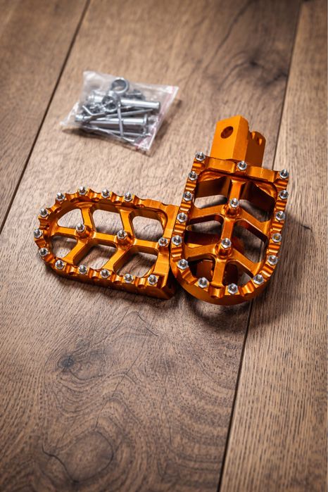 Підніжки до мотоцикла