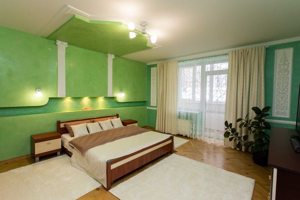 Центр. Вул. Липова. З кімнати. Звітні документи. Квартира подобово