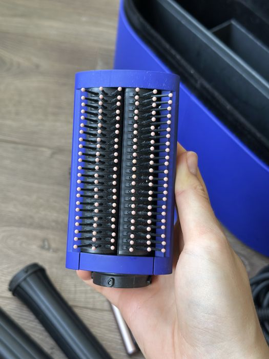 Dyson стайлер