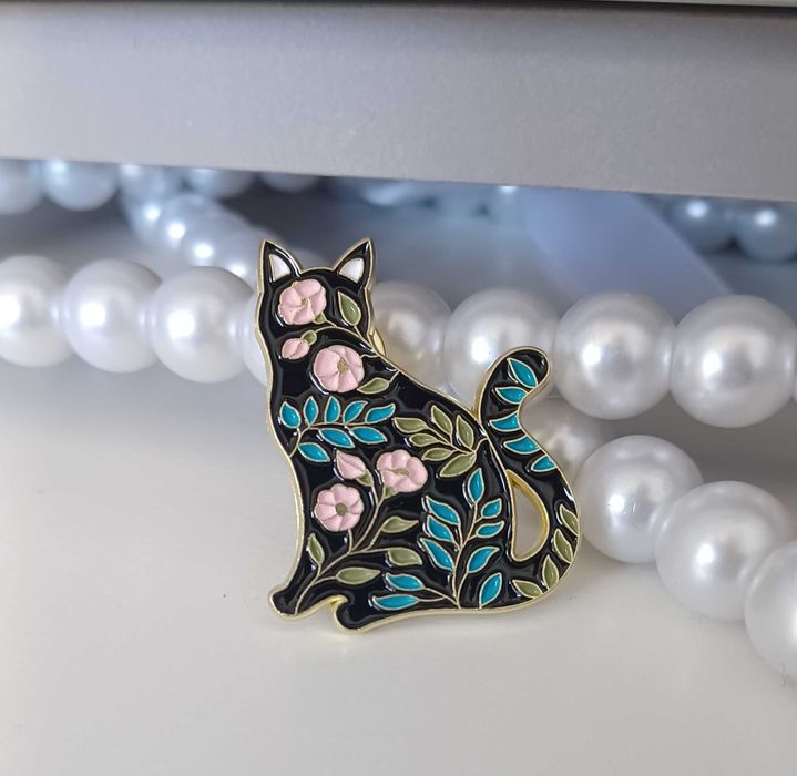 Urocza broszka przypinka kwiecisty kot
