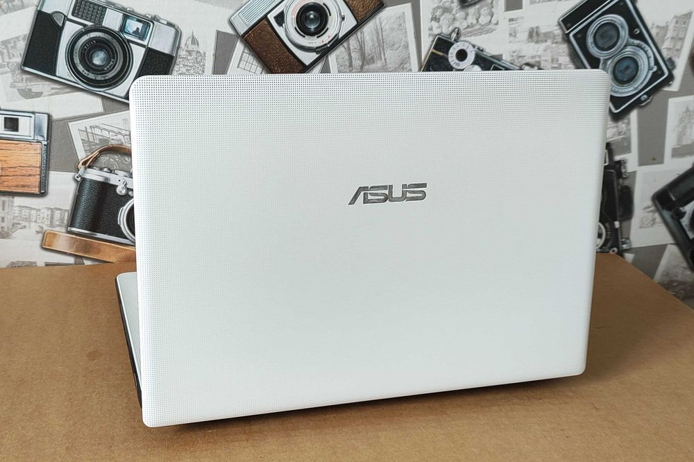 Швидкий ноутбук Asus/ Мощний Intel Core i3 (4 ядра)/ 4 ГБ/ SSD 120 ГБ