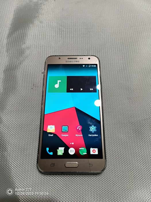 Телефон смартфон Samsung Galaxy J7