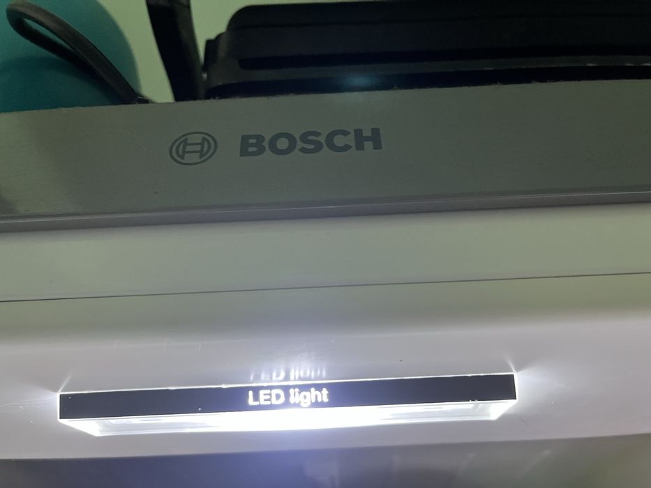 Холодильник Bosch KGN39