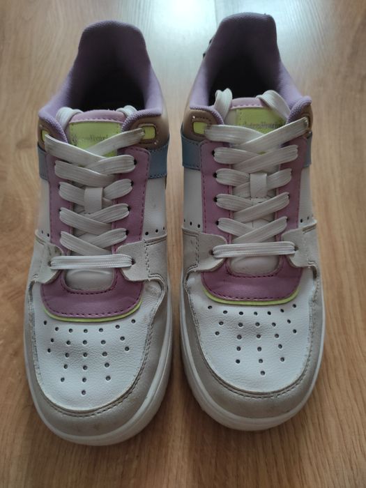 Adidasy Stradivarius