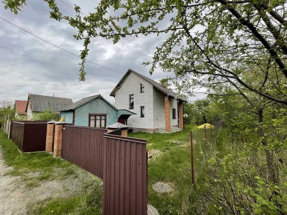 Продаж окремого  будинку з ремонтом. ділянка 6сот  поруч зі Львовом!