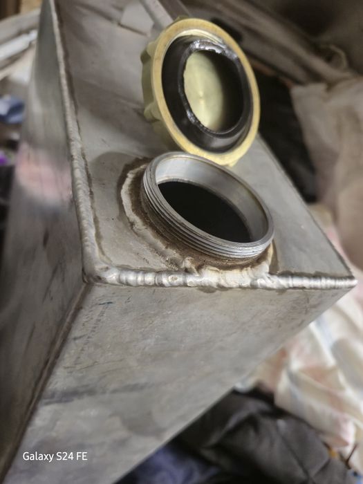 Продам алюминивую канистру 20л