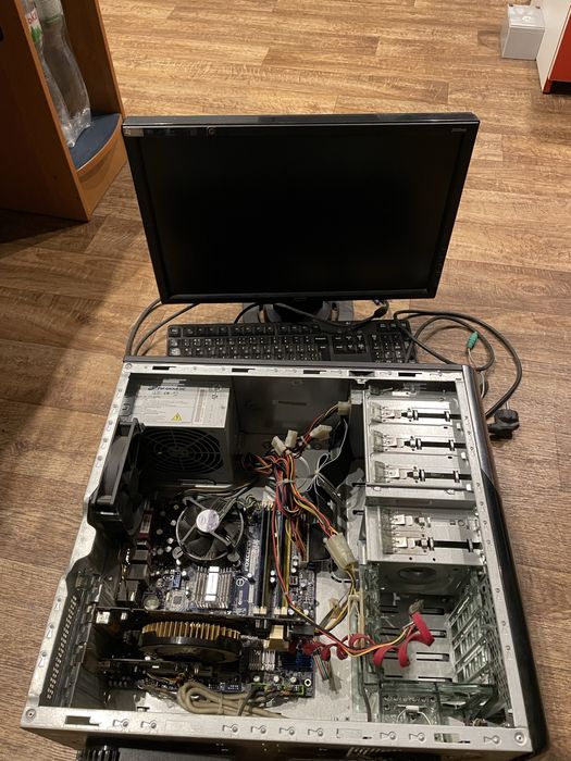 Компьютер ,блок,монитор ,мышка ,клавиатура