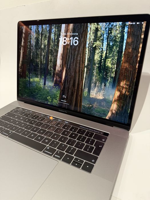 MacBook pro 15’ i7 16 GB 320 cykli