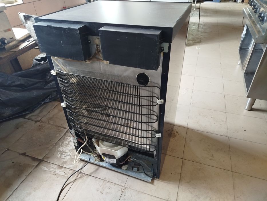 Барний холодильник,вітрина.