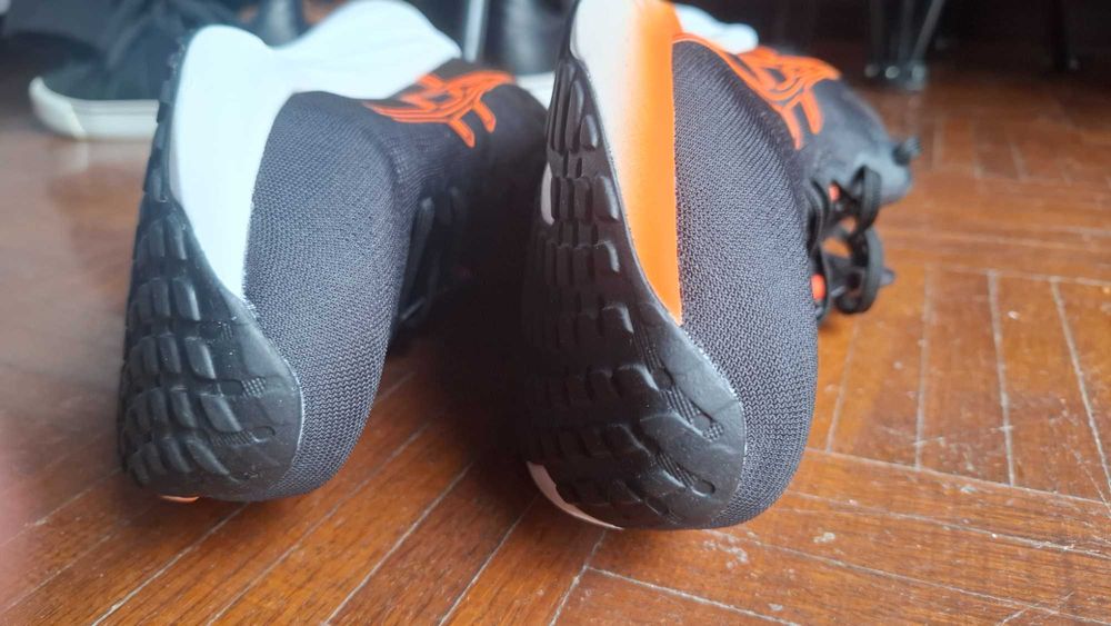 Sapatilhas asics novas