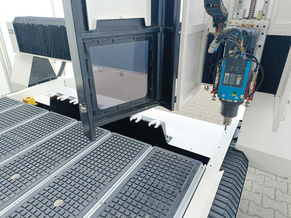 Ploter CNC 2130 wrzeciono 9kW ATC magazyn x8 napędy servo stół vacum