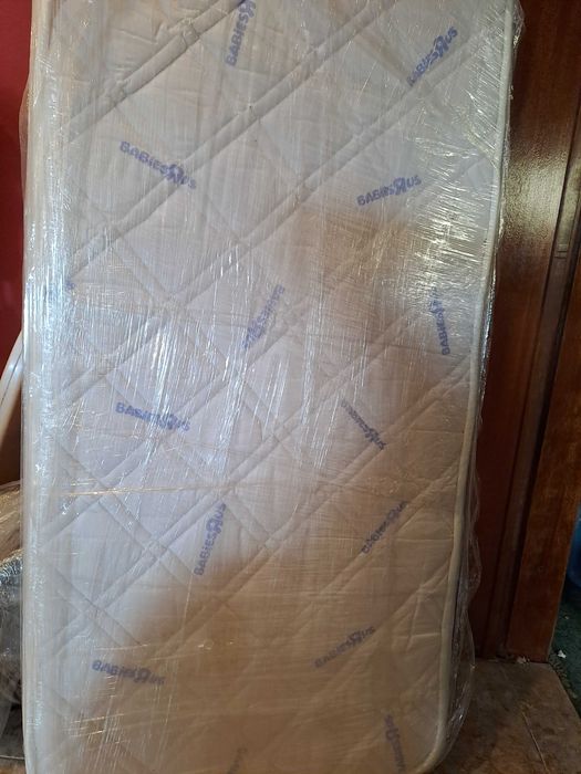 Cama de grades com colchão