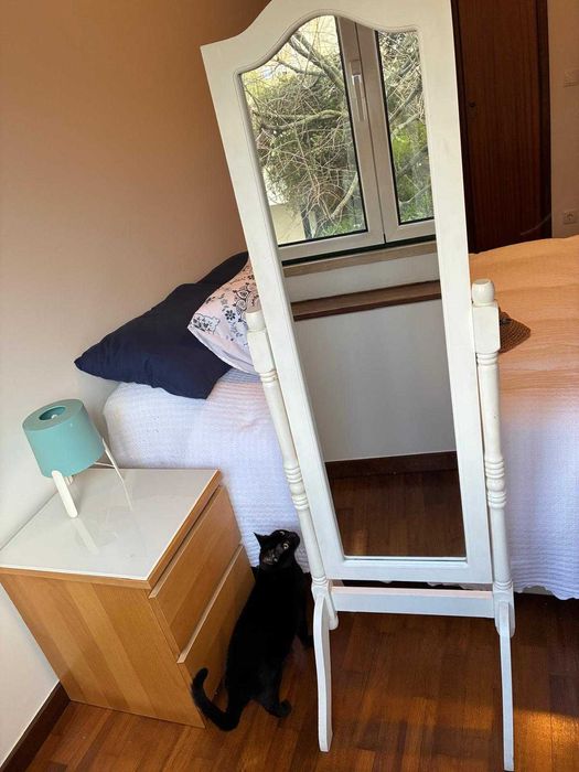 Espelho de pé branco