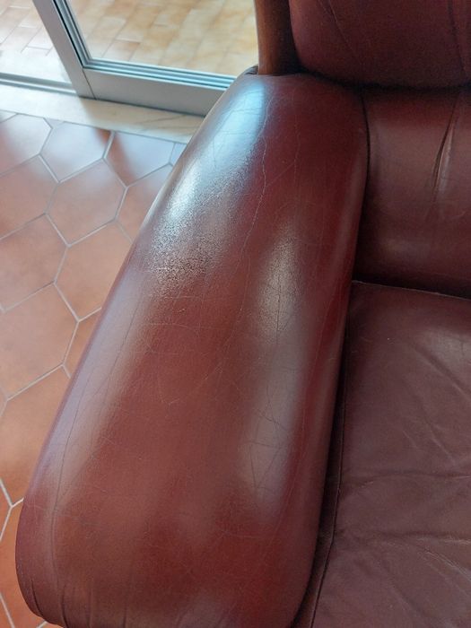 Conjunto 1 sofá, 2 poltronas, de pele