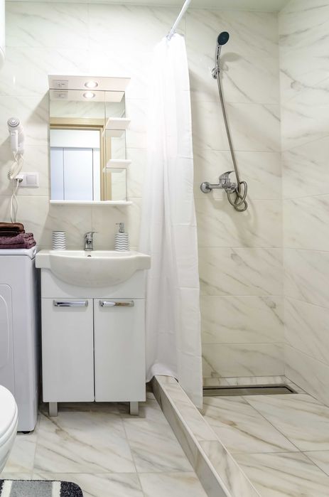 Квартира-студія в Києві, подобова оренда, станція метро "Берестейська"