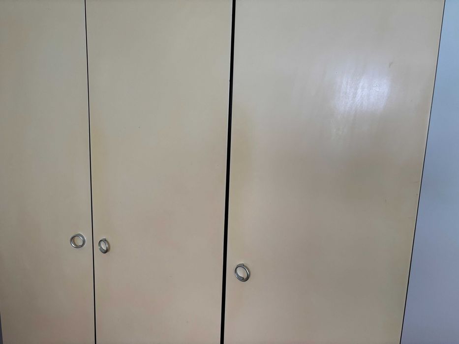 Guarda-fatos com 3 portas
