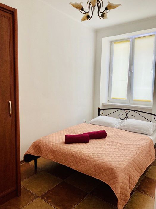 Затишна кухня-студія + спальня на Корзо в Центрі.  Подобово!