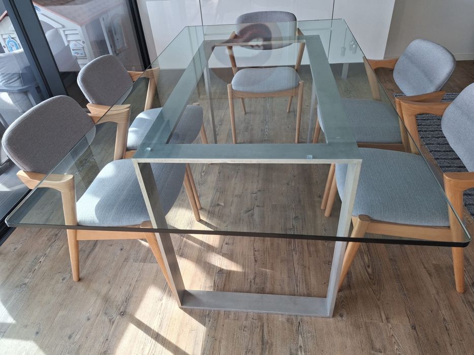 Mesa de jantar em Vidro Temperado com Estrutura em Inox