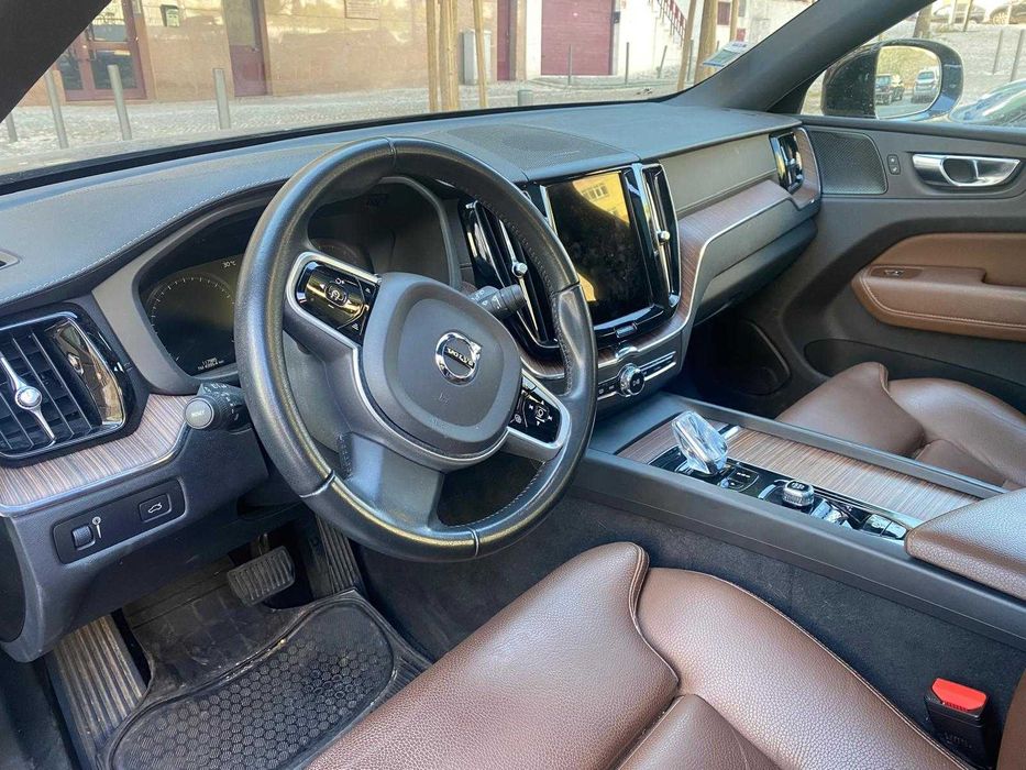 Volvo XC60 2.0 B4 Diesel Mild-Hybrid Momentum Pro AWD — photo 3