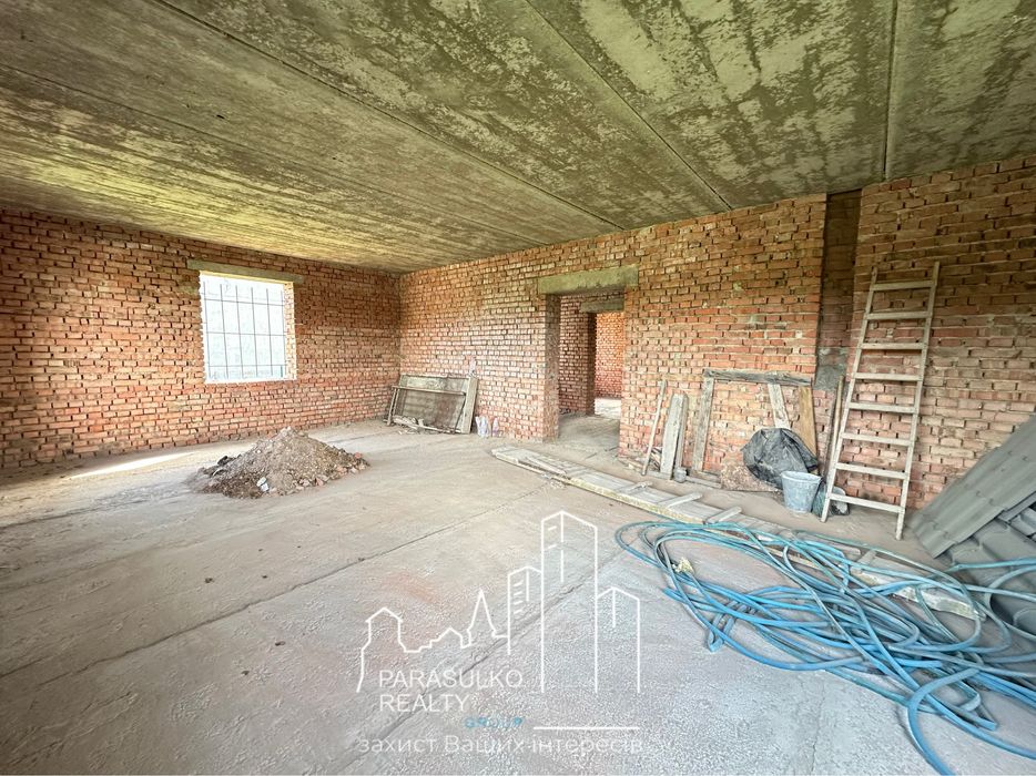 Продам просторий будинок в ексклюзивному місці!