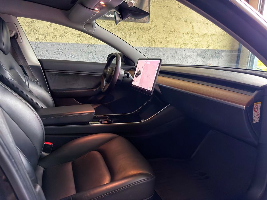 Tesla Model 3 Standard Range Plus - Desde 275€ Mês