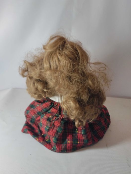 Lalka Porcelanowa Siedząca