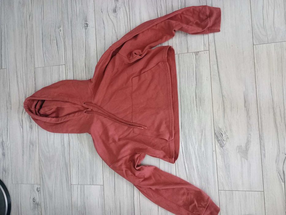 Krótka bluza marki Bershka