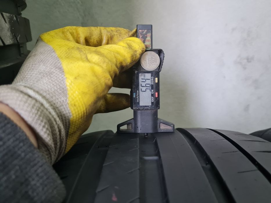 235/40R19 Michelin Pilot Sport 4.