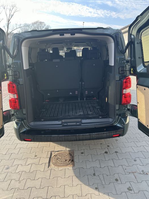 Wynajem busa z kierowcą  -przewóz osób -Toyota ProAce Verso long