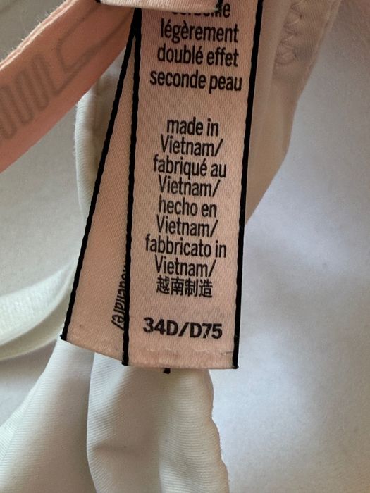 Biały biustonosz Victoria’s Secret