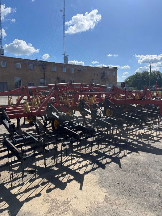 Культиватор суцільного обробітку Bourgault 8810-35 (18 м)