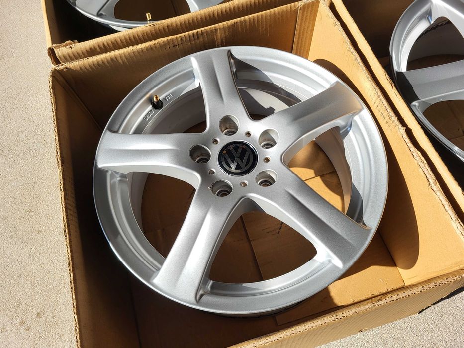 [596] Felgi aluminiowe 16 Cali 5x112 6,5Jx16H2 ET50 VW Passat Touran
