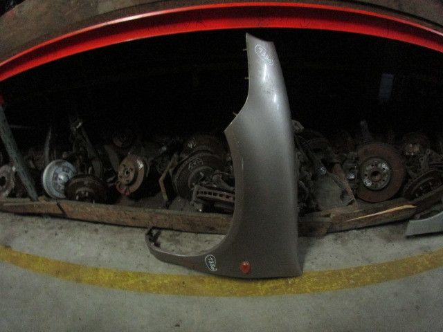 Guarda-lamas esquerdo CHRYSLER NEON II