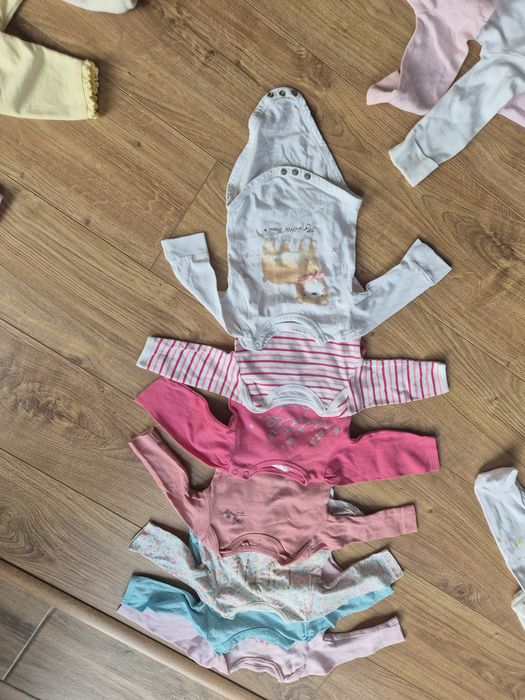 Zestaw ubranek dla dziewczynki 56/62 cm