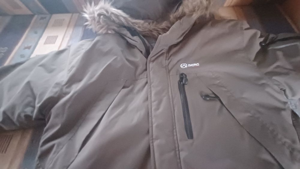 Parka nova. Usada uma vez