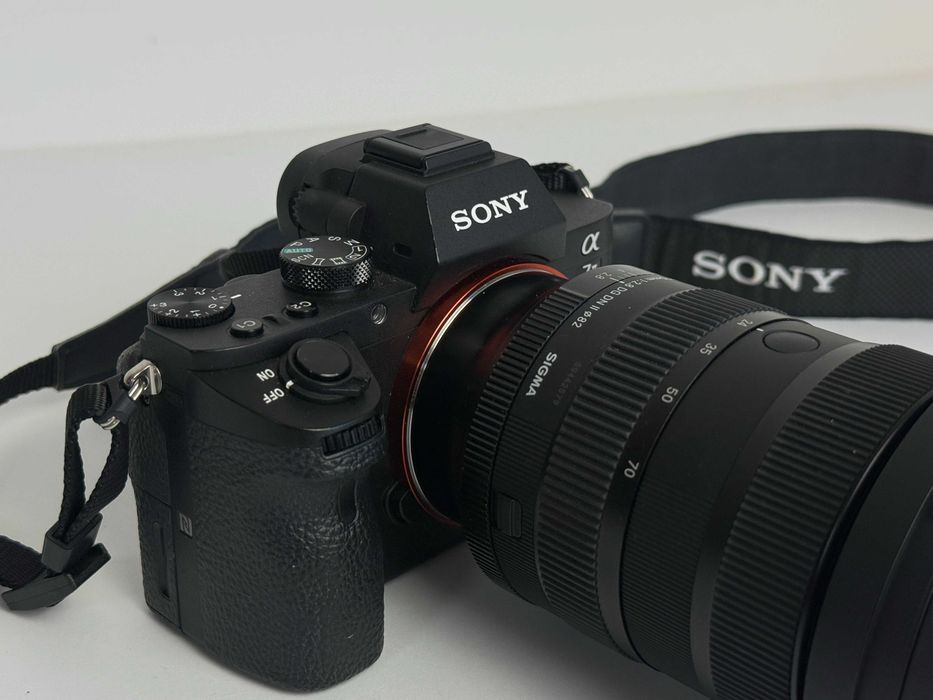 Sony A7 II (ILCE-7M2) body +2 батареї, ідеальний стан, повний комплект
